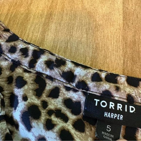 Torrid Harper Cheetah Print Chest Pockets Blouse Top Womens Plus Size 5 Roll Tab - Picture 5 of 9